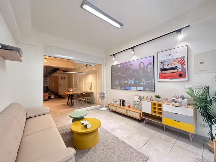 Home in Qianjin District